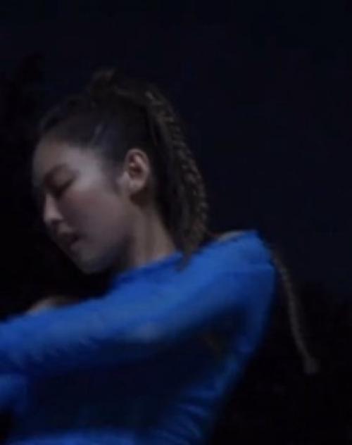 Пользователи обвиняют Jennie из Blackpink в культурной апроприации из-за косичек в новом рекламном ролике для парфюмерного бренда Tamburins! 01 Пользователи обвиняют Jennie из Blackpink в культурной апроприации из-за косичек в новом рекламном ролике для парфюмерного бренда Tamburins! 01