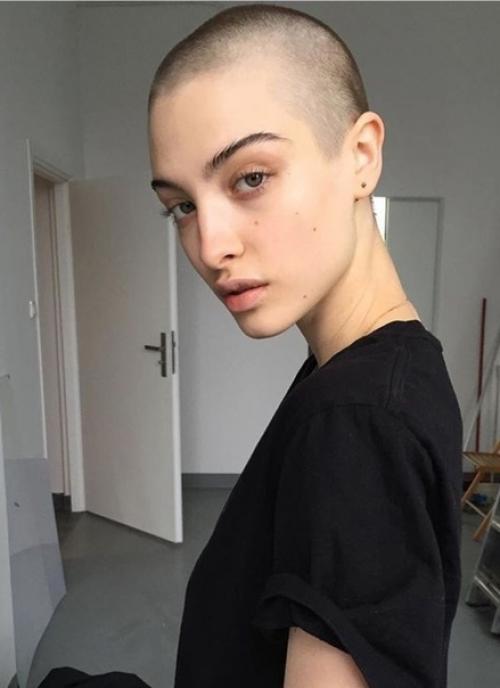 Время стирает целые города и народы, что говорить о стандартах красоты. 02