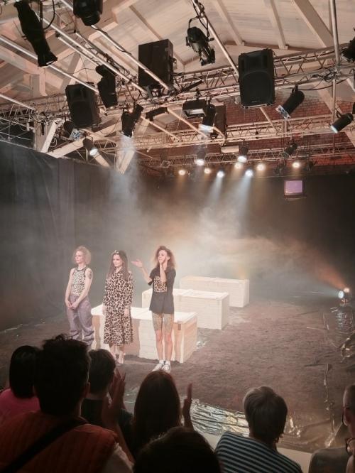 Я сидела и думала: как много теряют люди, которые не ходят в независимые театры! 01