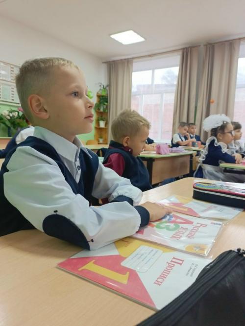 Первый день в школе у первоклашек. 07