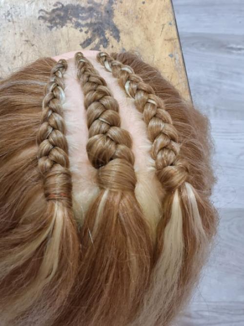 Причёска отлично подходит на праздник, фото сессию. 02