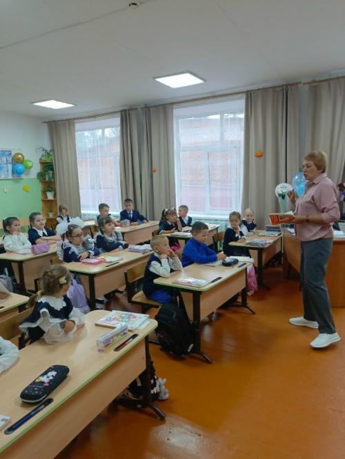 Первый день в школе у первоклашек. 01