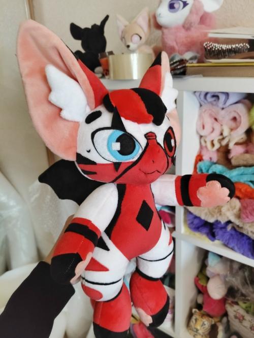 Основные фото со старой причёской, но она у него изменилась, как на последнем, сори опять торопилась. 03