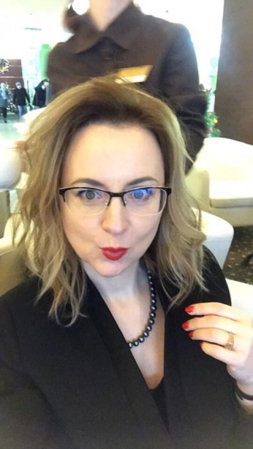 Лишь в том случае, если не повезло с волосами. 01