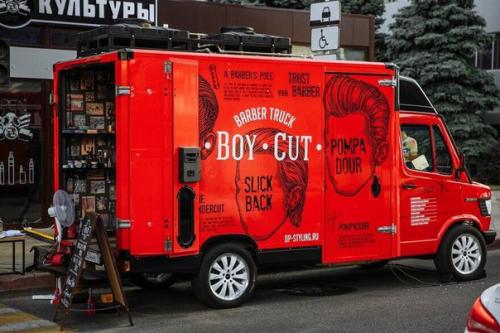 В Петербурге запустили бесплатную парикмахерскую на колёсах. 01 В Петербурге запустили бесплатную парикмахерскую на колёсах. 01