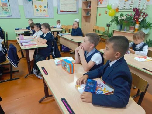 Первый день в школе у первоклашек. 05