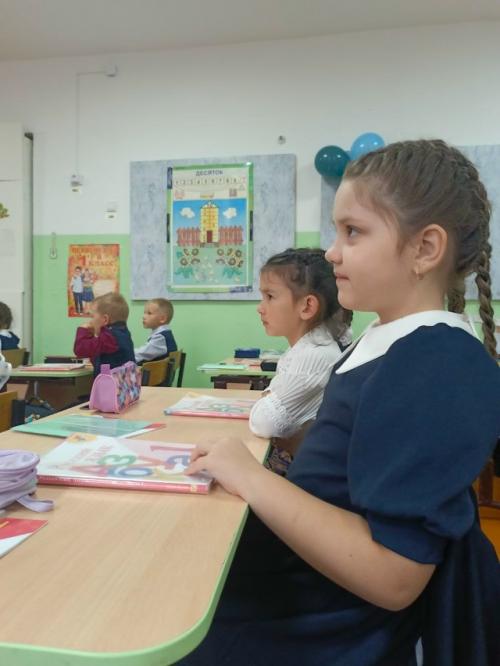 Первый день в школе у первоклашек. 04