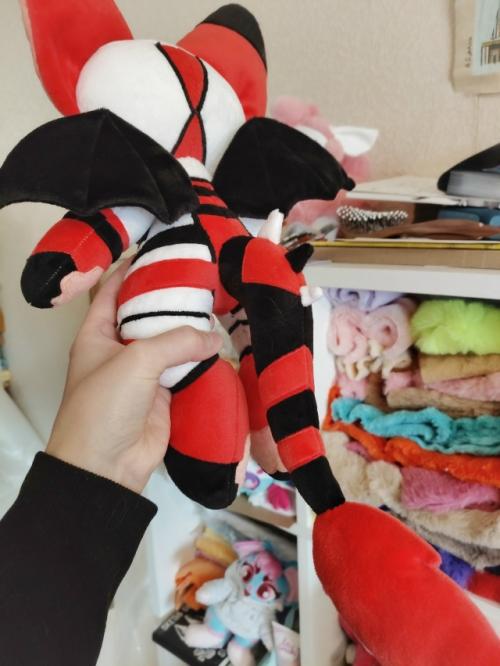 Основные фото со старой причёской, но она у него изменилась, как на последнем, сори опять торопилась. 01