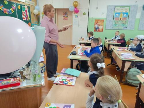 Первый день в школе у первоклашек. 02