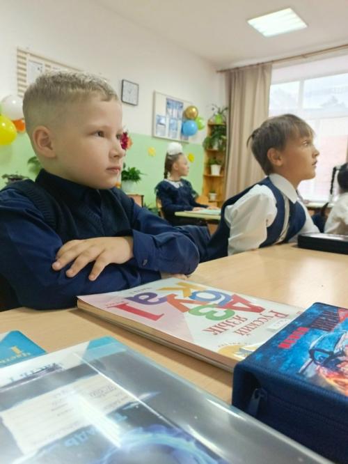 Первый день в школе у первоклашек. 06