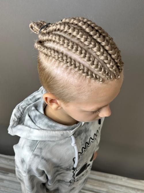 Мальчишки обычно серьёзные. 01