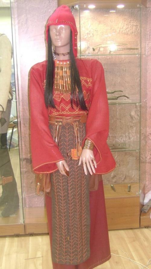 Эпоха поздней бронзы на территории хакасско - минусинской котловины представлена карасукской археологической культурой (Xiii - Viii вв. 09 Эпоха поздней бронзы на территории хакасско - минусинской котловины представлена карасукской археологической культурой (Xiii - Viii вв. 09