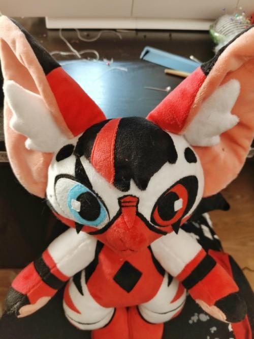 Основные фото со старой причёской, но она у него изменилась, как на последнем, сори опять торопилась. 04