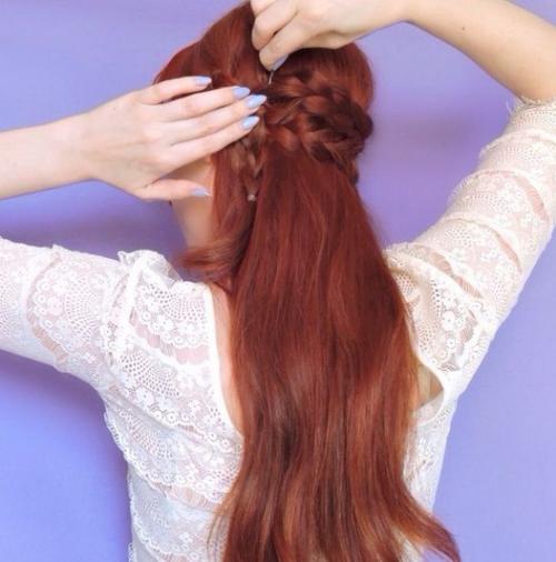 Красивая прическа на длинные волосы. 06