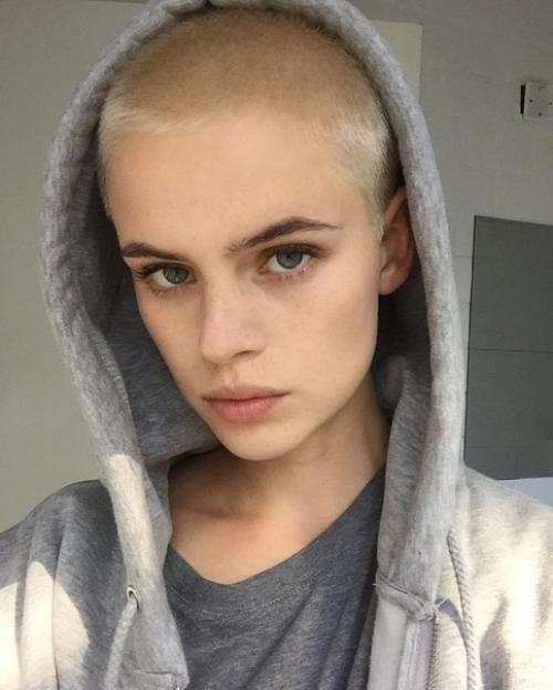 Время стирает целые города и народы, что говорить о стандартах красоты. 01