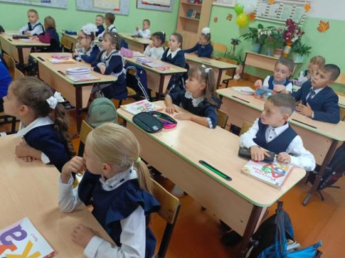 Первый день в школе у первоклашек. 03