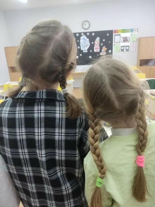 У нас в школе прошел необычный и очень красивый день Школьных Косичек! 08