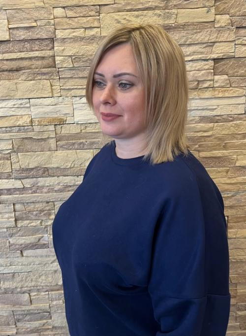 Ульяна первый раз пришла ко мне на прическу около года назад. 01