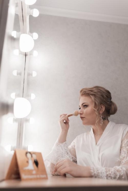 Образ невесты - это что-то очень трепетное, важное и для визажиста большая ответственность. 03