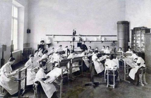 Носили Значки Позора, а Родителей не Видели Годами. 01 Носили Значки Позора, а Родителей не Видели Годами. 01