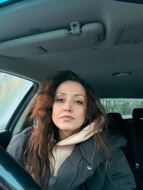 Лизе сделали миллион комплиментов по поводу кудрей за последние пару дней. 01