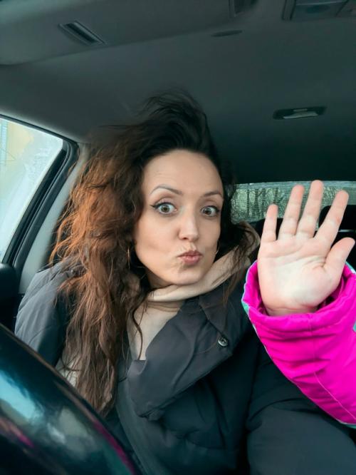 Лизе сделали миллион комплиментов по поводу кудрей за последние пару дней. 02