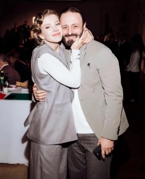 30 летняя Лиза Арзамасова и 52-летний Илья авербух отпраздновали годовщину свадьбы. 02