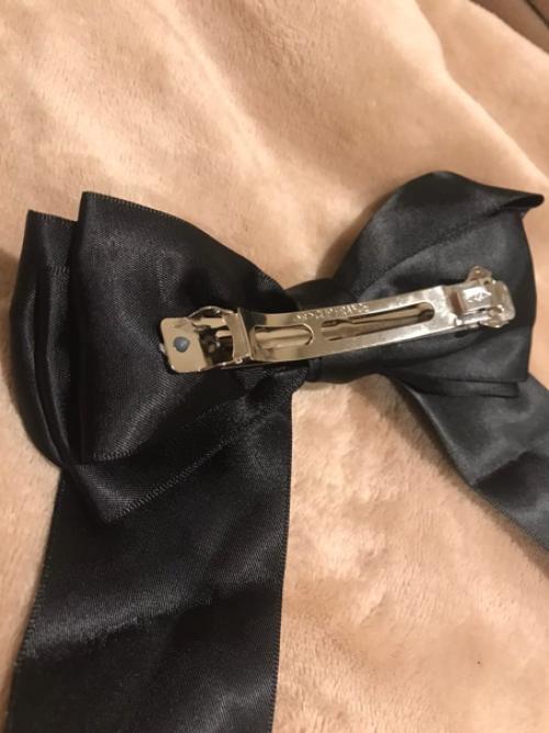 Думаю почему бы не сделать отзыв на два аксессуара для волос здесь заколка и колечки. 02