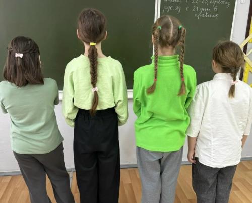 У нас в школе прошел необычный и очень красивый день Школьных Косичек! 01