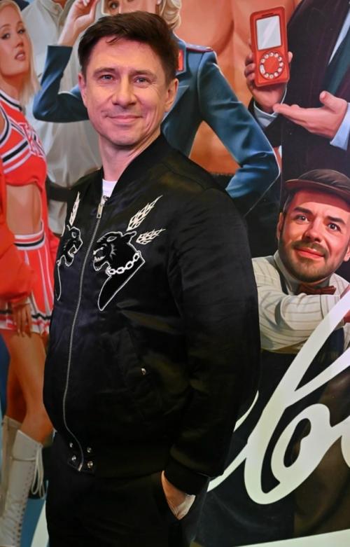 В к/т Октябрь Прошла Премьерановогодних приключений Шурика. 03