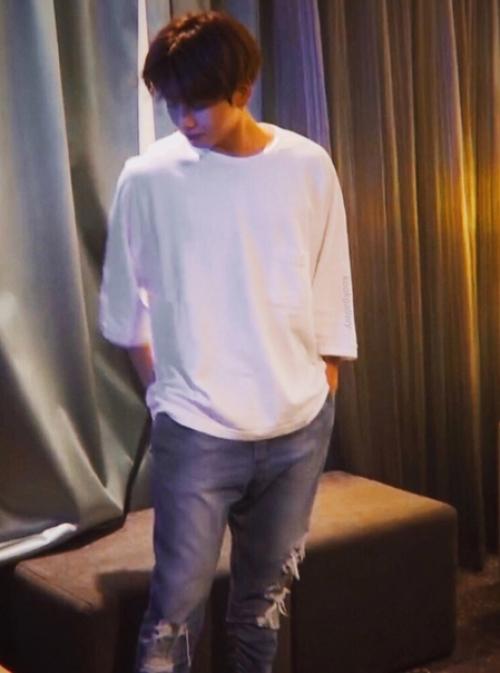 070122: нетизенам нравится, что чонгук не знает, как надо правильно одеваться. 05 070122: нетизенам нравится, что чонгук не знает, как надо правильно одеваться. 05