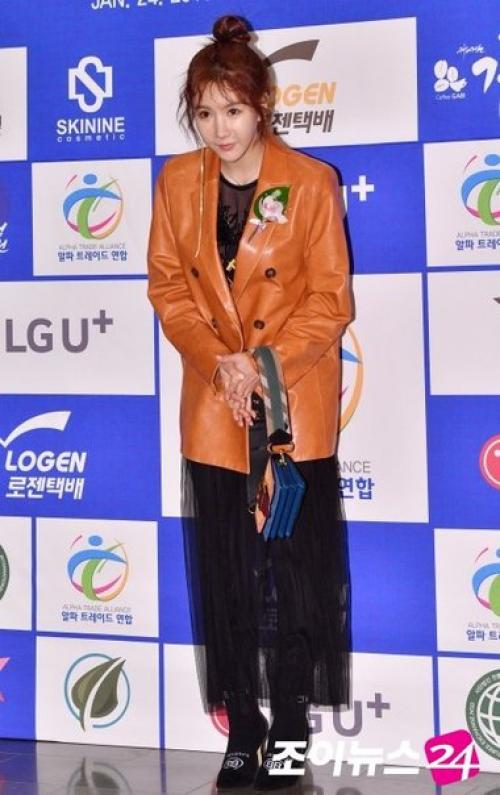 Чжона 'становится все краше к свадьбе~'. 01 Чжона 'становится все краше к свадьбе~'. 01