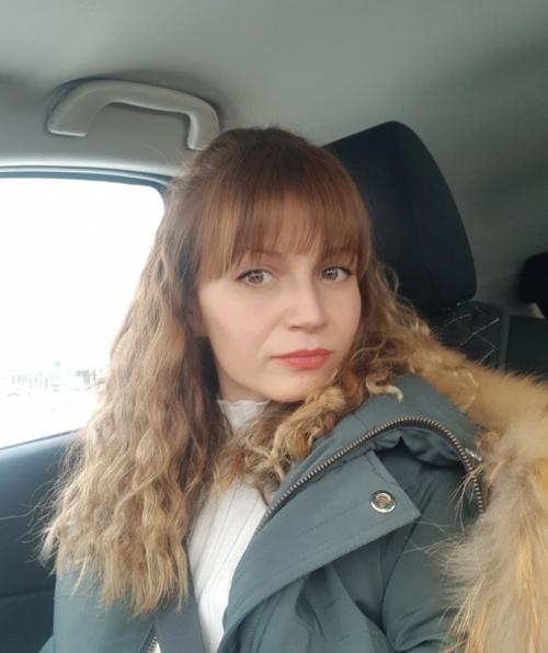 Разбирая фото в архиве, вспомнила, как часто меняла цвет волос и даже сжигала их в погоне за идеальным блондом. 01