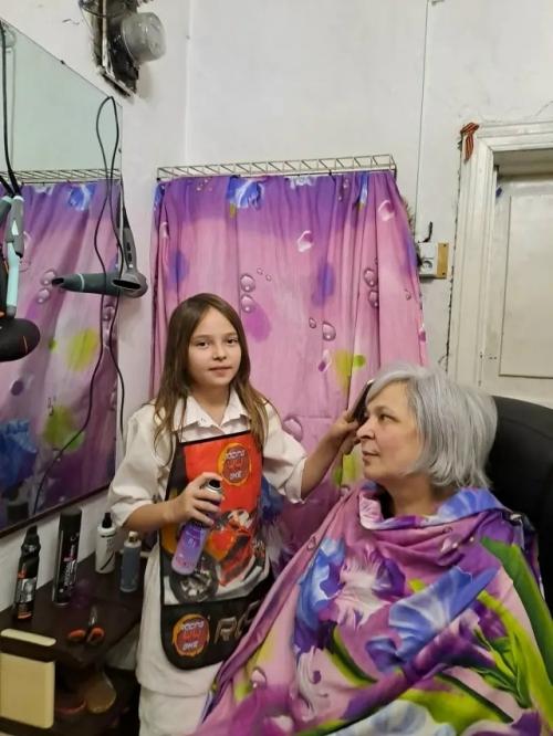 В Отношке школьница прямо на дому ярмарку профессий провела. 

