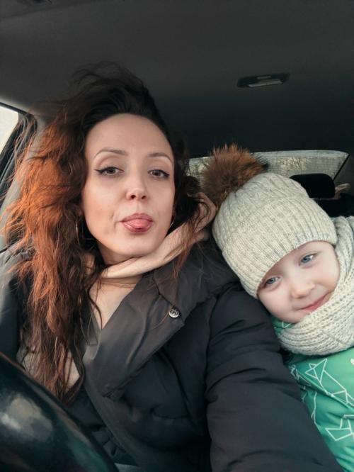 Лизе сделали миллион комплиментов по поводу кудрей за последние пару дней. 03