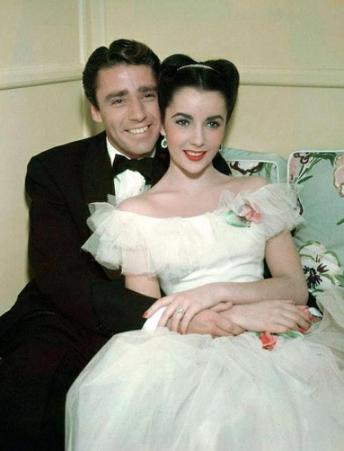 Выложу одни из своих любимых образов Элизабет, оба фильма 1948 года: Неугомонная Джулия и свидание с Джуди. 06