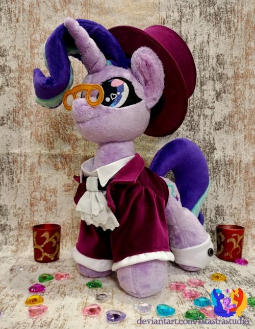 А вот и несравненная старлайт в костюме директора из S6e8 A Hearth's Warming Tail! 04