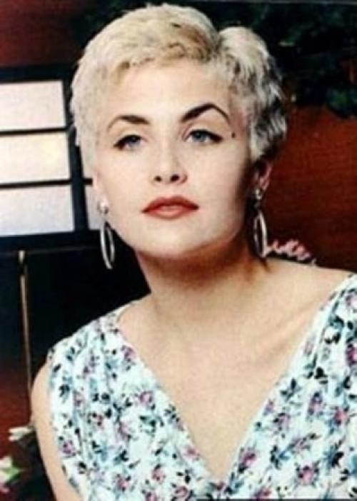 Все-таки удивительно, как влияет цвет волос и прическа на восприятие лица. 03