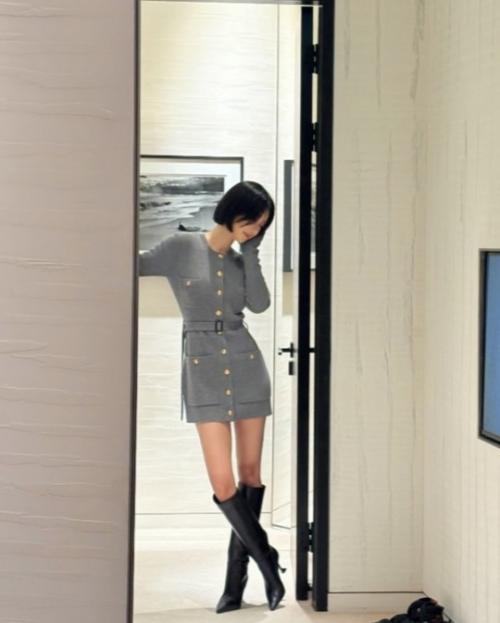 Я так безмерно рада, что йеджи посетила этот модный показ! 05