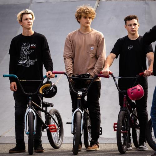 Кудрявый заговор!  Почему у большинства райдеров кудрявые волосы? 01