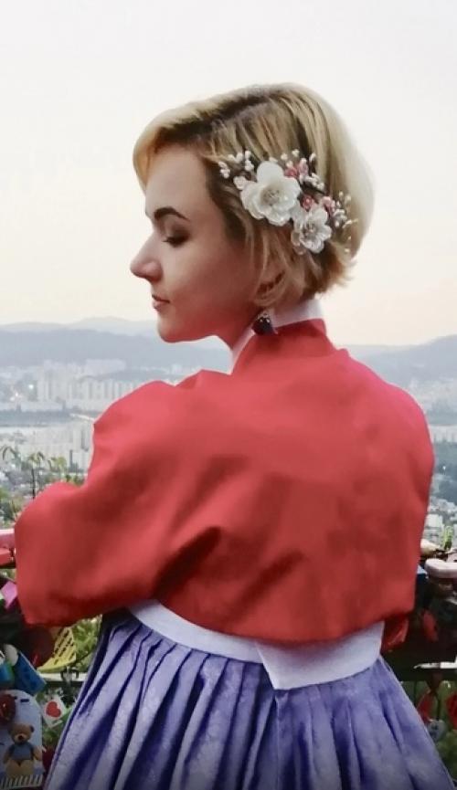 Эволюция причёски.  Модель - дочь. 07