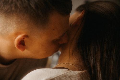 Моменты жизни. Я считаю, что лавстори и семейные фотосессии интереснее и ценнее снимать у вас дома, а не в студии. 01