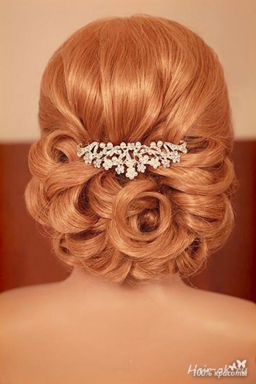 Красивая прическа с маленькой диадемой. 01 Красивая прическа с маленькой диадемой. 01
