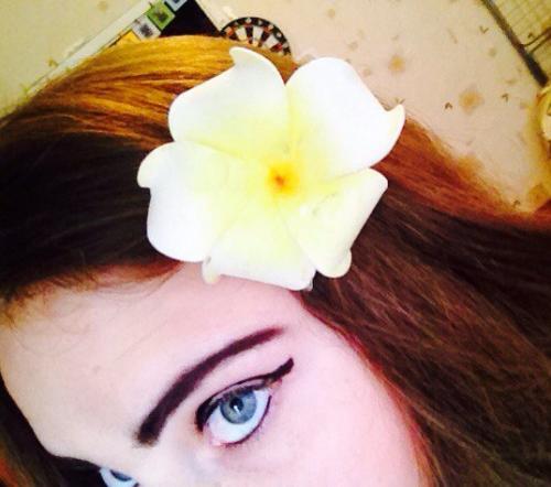 1 фото: если вы делаете макияж, то и прическа должна быть класс! 04