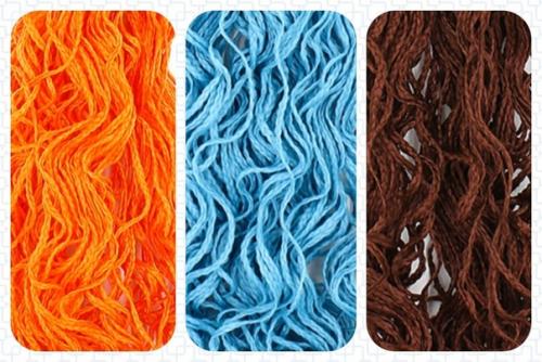 Прическа на основе косичек зи - зи - состоит из огромного множества тонких косичек, очень похожа на классические афрокосы. 02