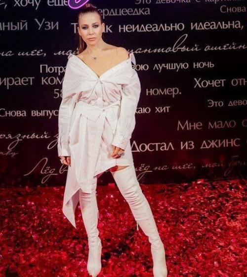 Юлия Барановская пришла на день рождение к Егору криду в невероятно красивом, белом наряде. 02