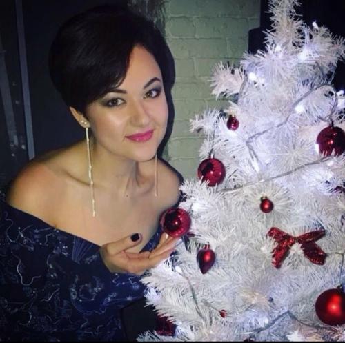 Эволюция причёски.  Модель - дочь. 08