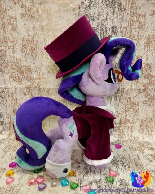 А вот и несравненная старлайт в костюме директора из S6e8 A Hearth's Warming Tail! 03