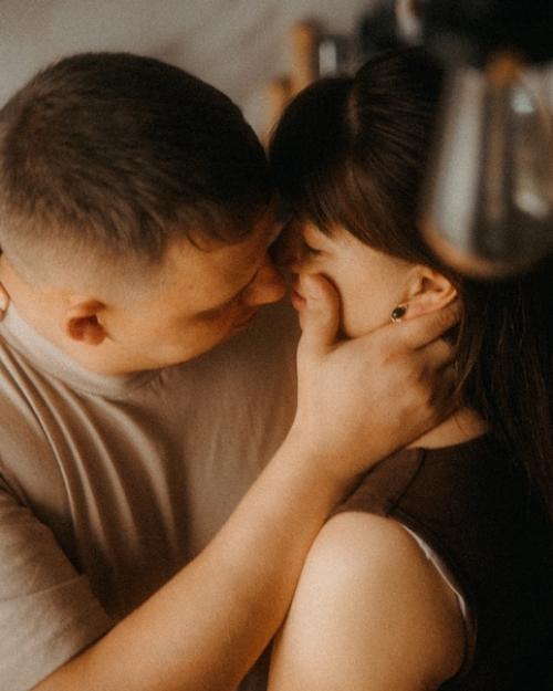 Моменты жизни. Я считаю, что лавстори и семейные фотосессии интереснее и ценнее снимать у вас дома, а не в студии. 03