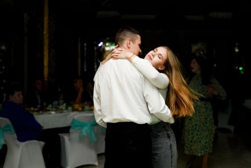 Осенне-зимний период - это время особых атмосферных свадеб. 04